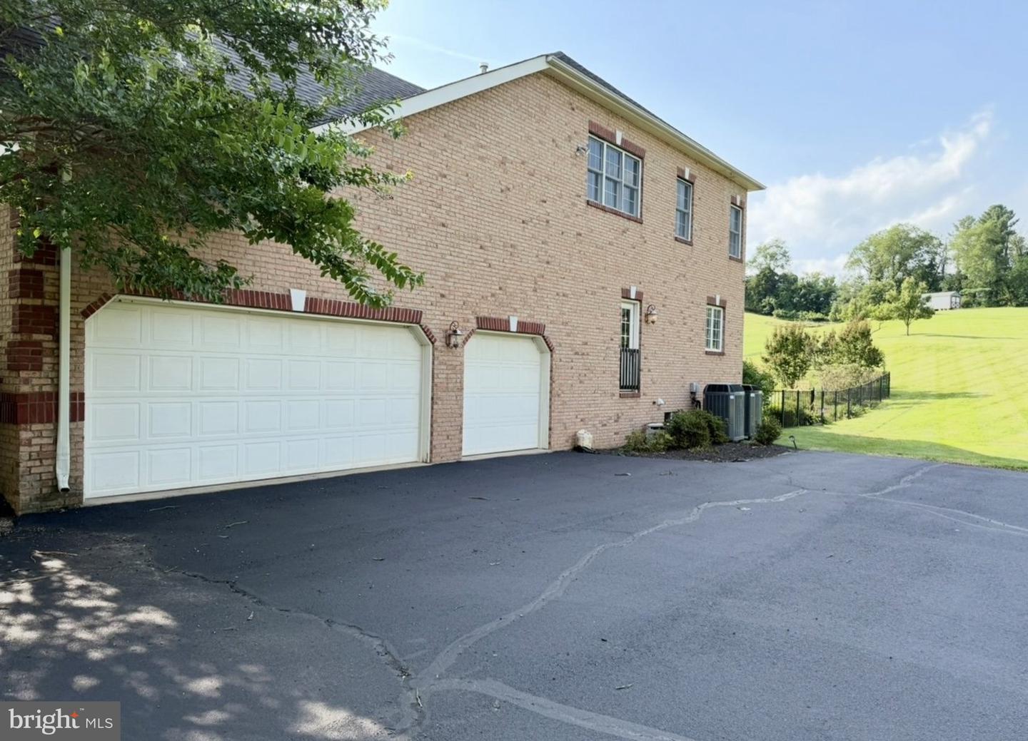 Leesburg, Virginia, 20175, United States, 4 Bedrooms Bedrooms, ,5 BathroomsBathrooms,Residential,Active,1894598