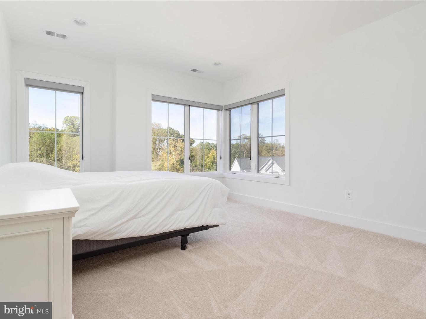 Oakton, Virginia, 22124, United States, 6 Bedrooms Bedrooms, ,6 BathroomsBathrooms,Residential,Active,1960120