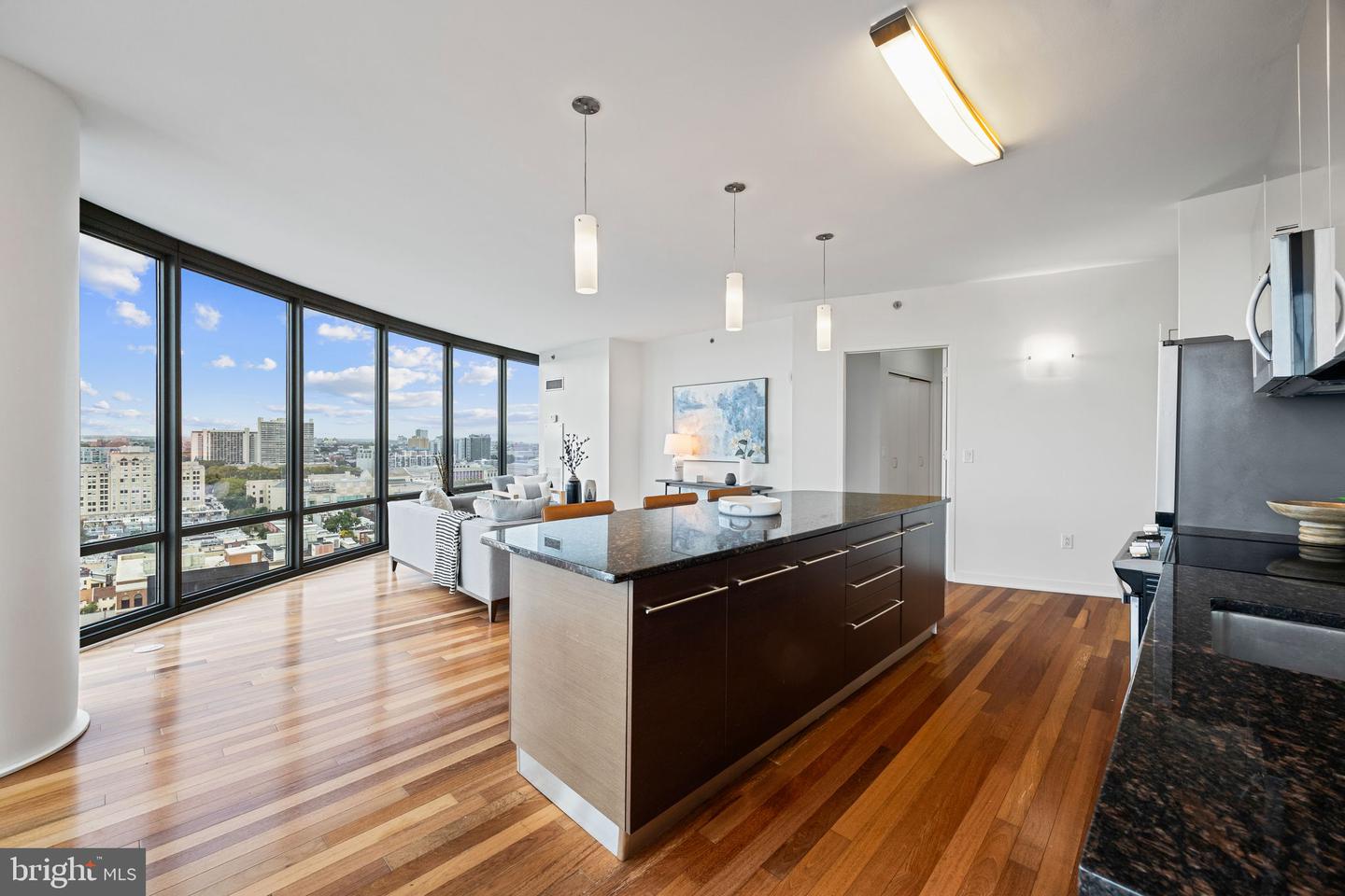 Philadelphia, Pennsylvania, 19103, United States, 3 Bedrooms Bedrooms, ,4 BathroomsBathrooms,Residential,Active,1993681