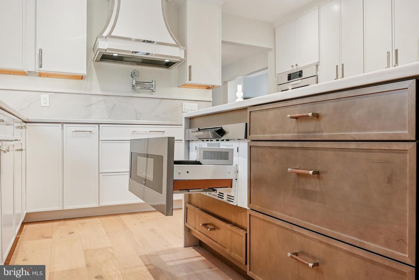 Oakton, Virginia, 22124, United States, 4 Bedrooms Bedrooms, ,4 BathroomsBathrooms,Residential,Active,1971783