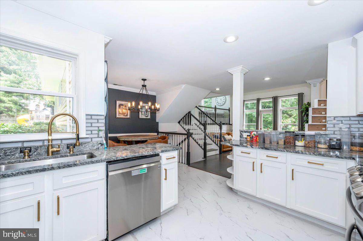 Fairfax, Virginia, 22030, United States, 5 Bedrooms Bedrooms, ,4 BathroomsBathrooms,Residential,Active,1892608