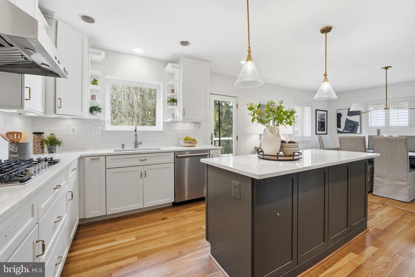 Arlington, Virginia, 22207, United States, 4 Bedrooms Bedrooms, ,3 BathroomsBathrooms,Residential,Pending,2010199