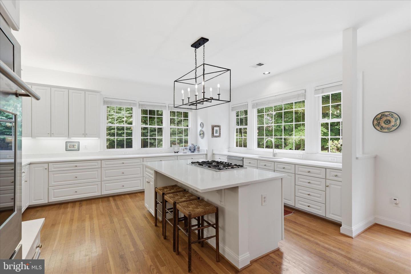 Oakton, Virginia, 22124, United States, 5 Bedrooms Bedrooms, ,5 BathroomsBathrooms,Residential,Pending,2045766