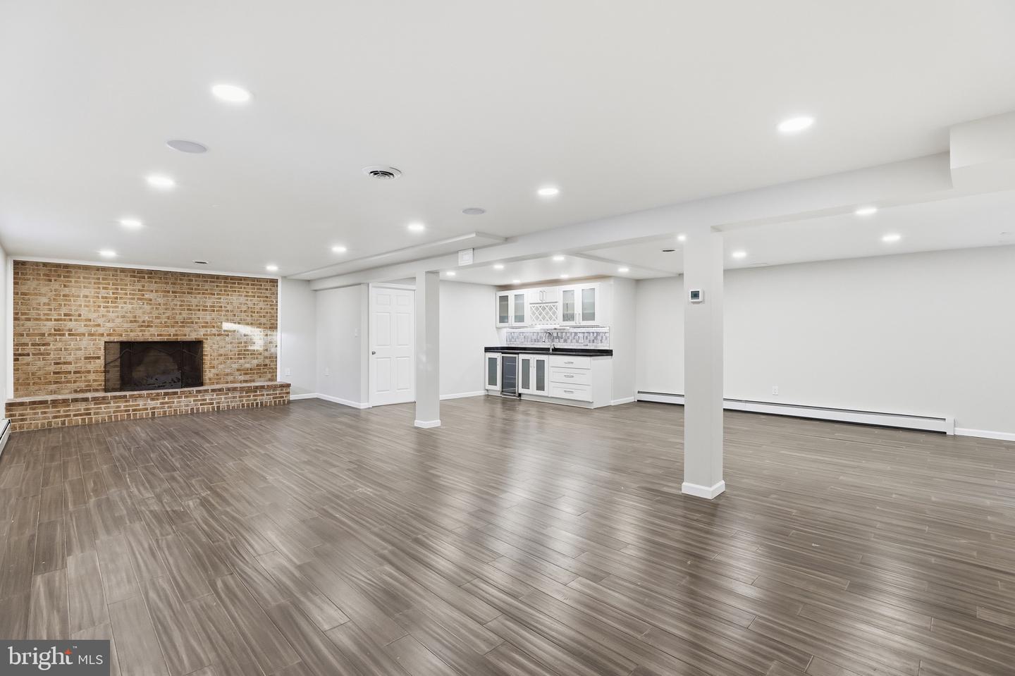 Clarksburg, Maryland, 20871, United States, 5 Bedrooms Bedrooms, ,3 BathroomsBathrooms,Residential,Active,1996277