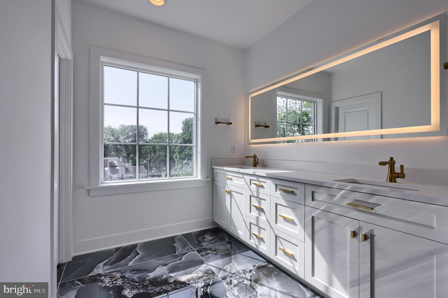 East Petersburg, Pennsylvania, 17520, United States, 4 Bedrooms Bedrooms, ,5 BathroomsBathrooms,Residential,Active,1702111