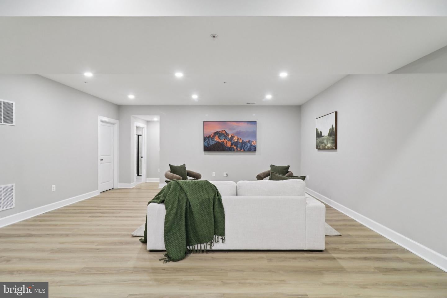 Bowie, Maryland, 20716, United States, 5 Bedrooms Bedrooms, ,5 BathroomsBathrooms,Residential,Active,2006775