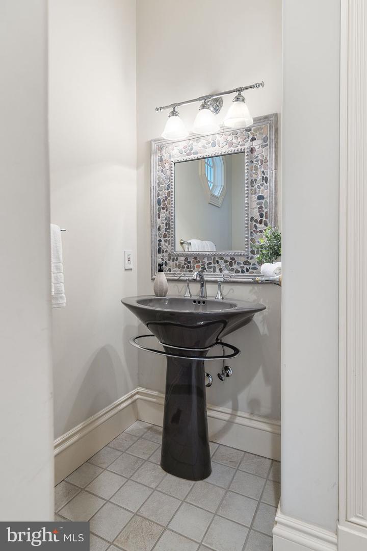Lorton, Virginia, 22079, United States, 6 Bedrooms Bedrooms, ,8 BathroomsBathrooms,Residential,Active,1933878