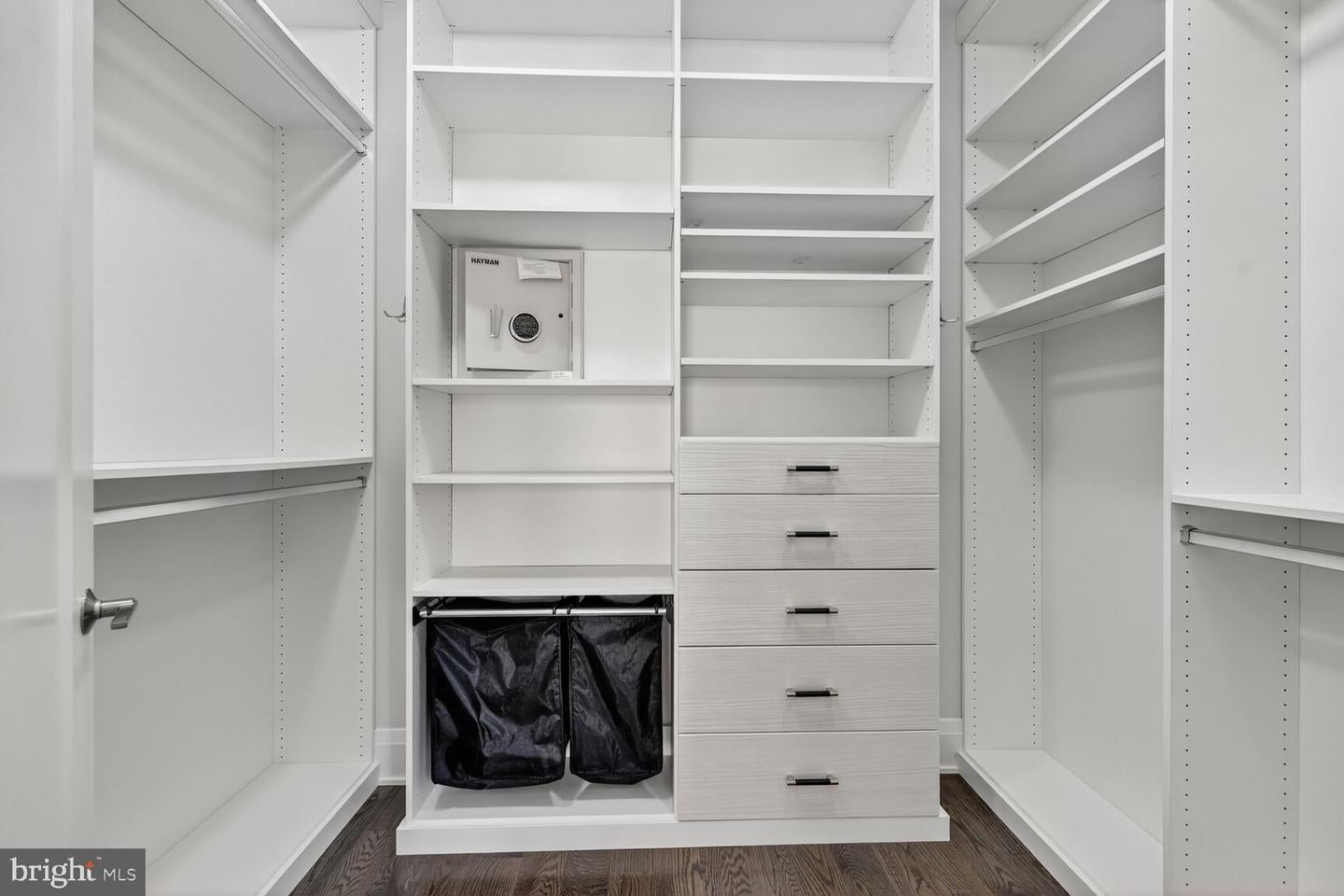 Alexandria, Virginia, 22314, United States, 4 Bedrooms Bedrooms, ,5 BathroomsBathrooms,Residential,Active,1959984