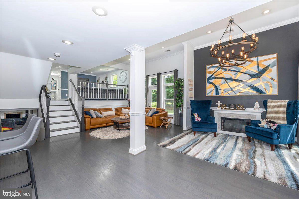 Fairfax, Virginia, 22030, United States, 5 Bedrooms Bedrooms, ,4 BathroomsBathrooms,Residential,Active,1892608