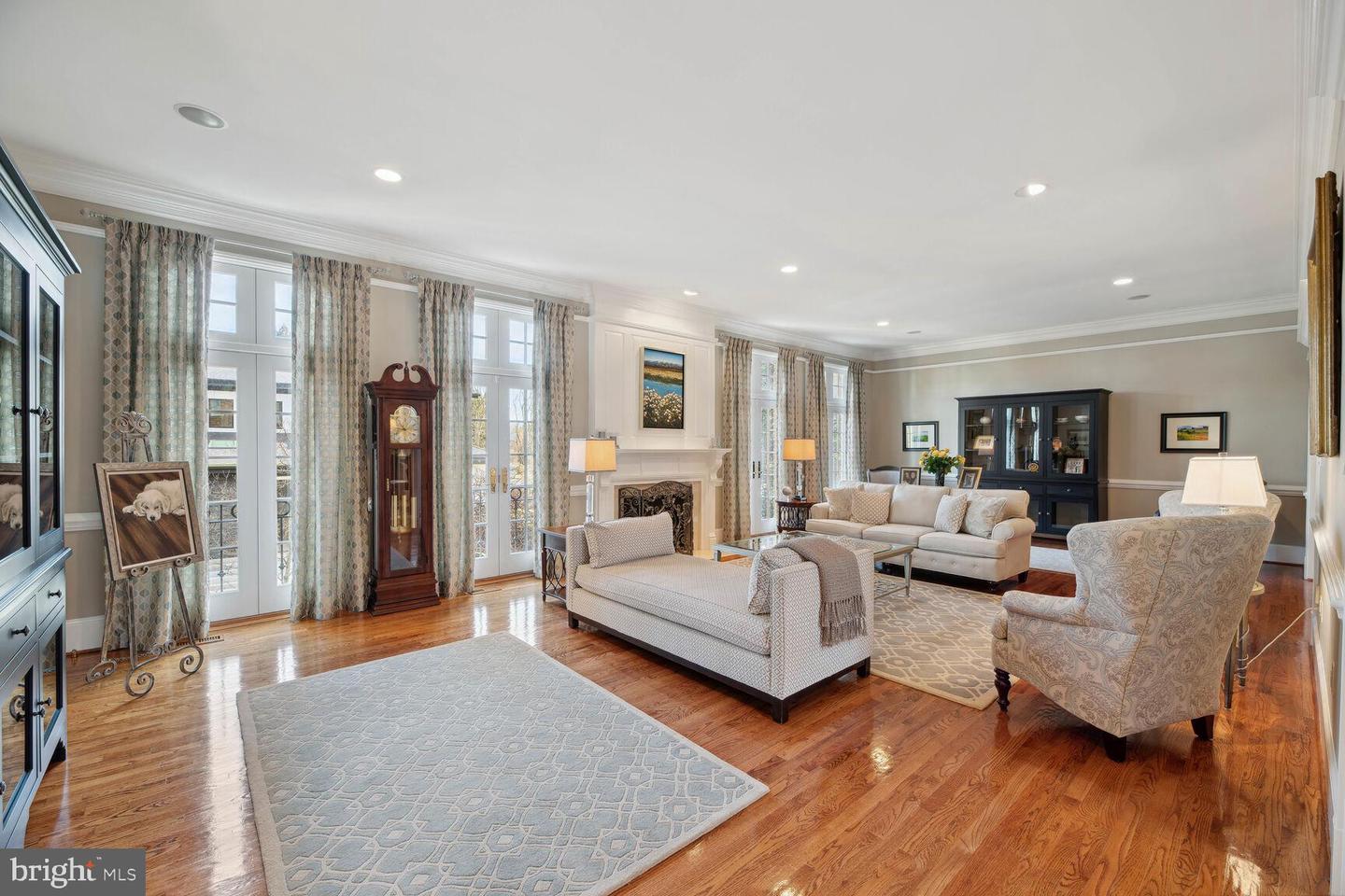 Mclean, Virginia, 22101, United States, 3 Bedrooms Bedrooms, ,6 BathroomsBathrooms,Residential,Contingent,1894225