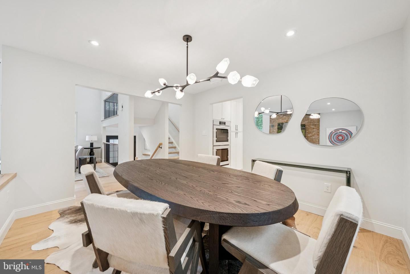 Oakton, Virginia, 22124, United States, 4 Bedrooms Bedrooms, ,4 BathroomsBathrooms,Residential,Active,1971783