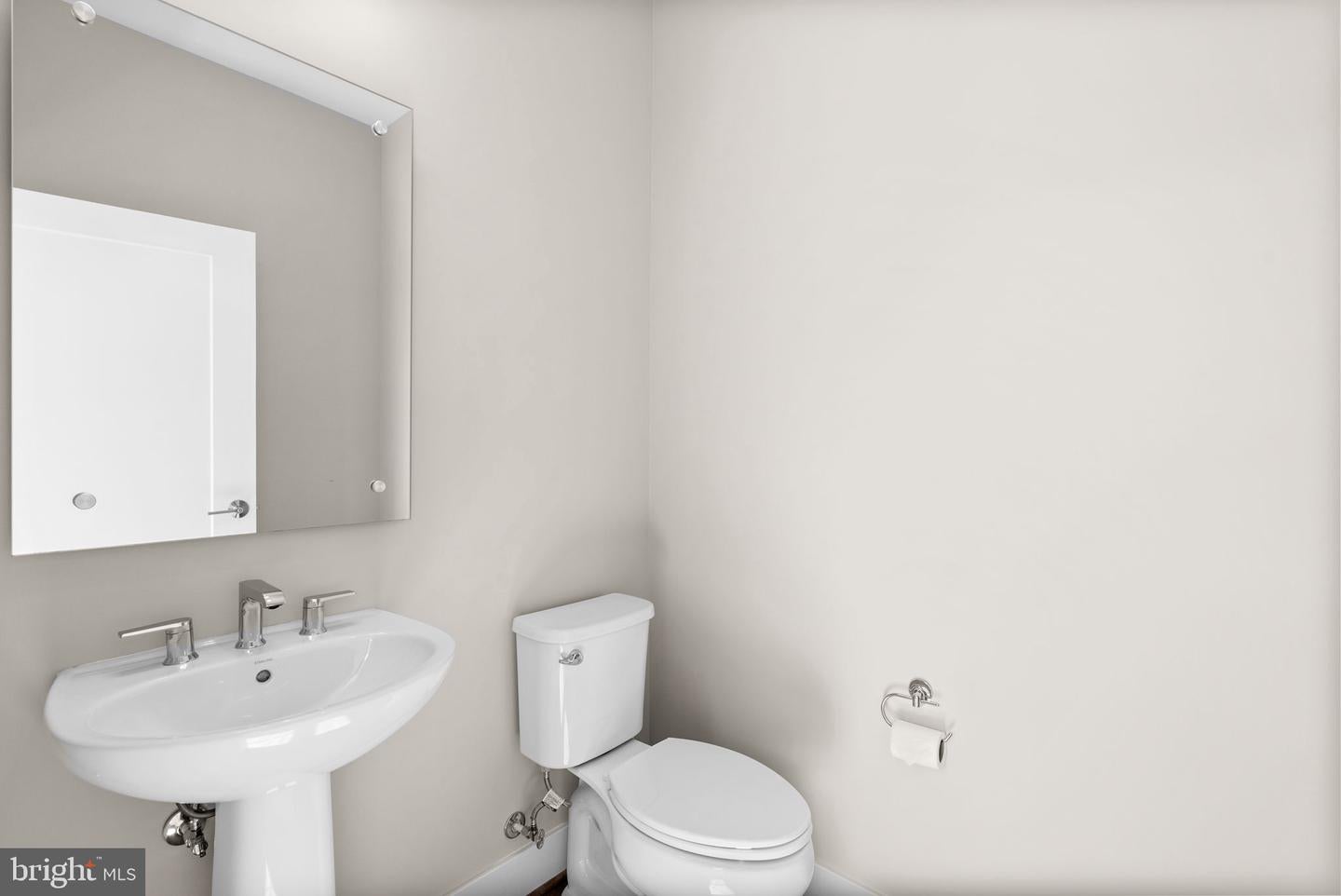 Rockville, Maryland, 20852, United States, 5 Bedrooms Bedrooms, ,5 BathroomsBathrooms,Residential,Active,1954009