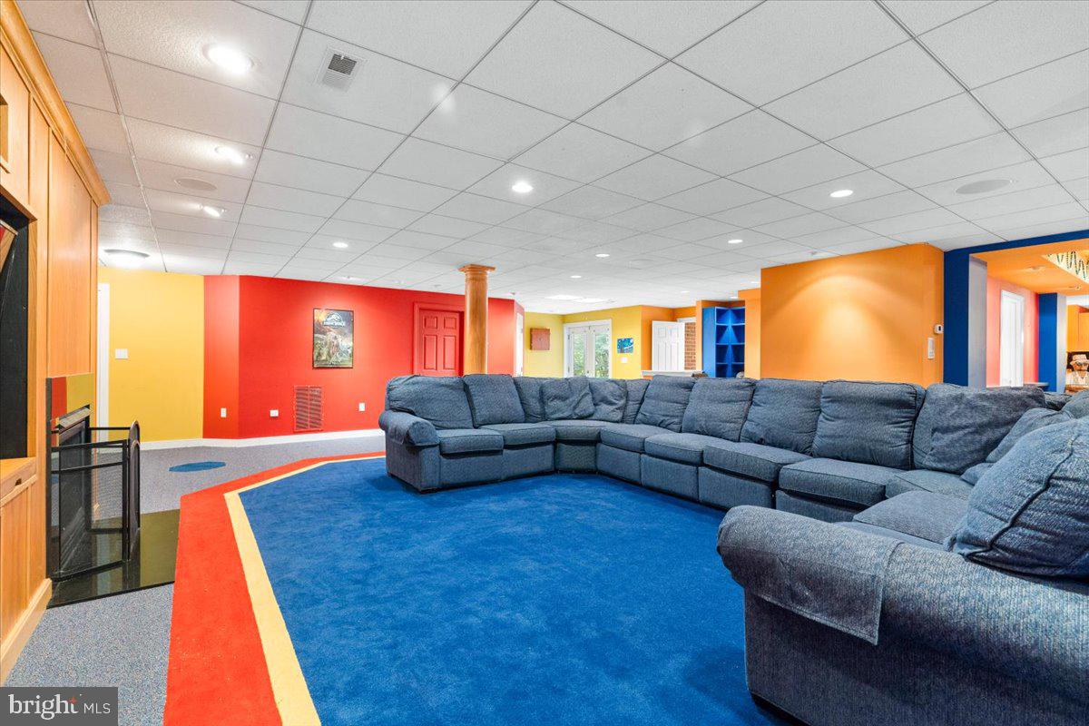 Frederick, Maryland, 21702, United States, 5 Bedrooms Bedrooms, ,8 BathroomsBathrooms,Residential,Active,2002354