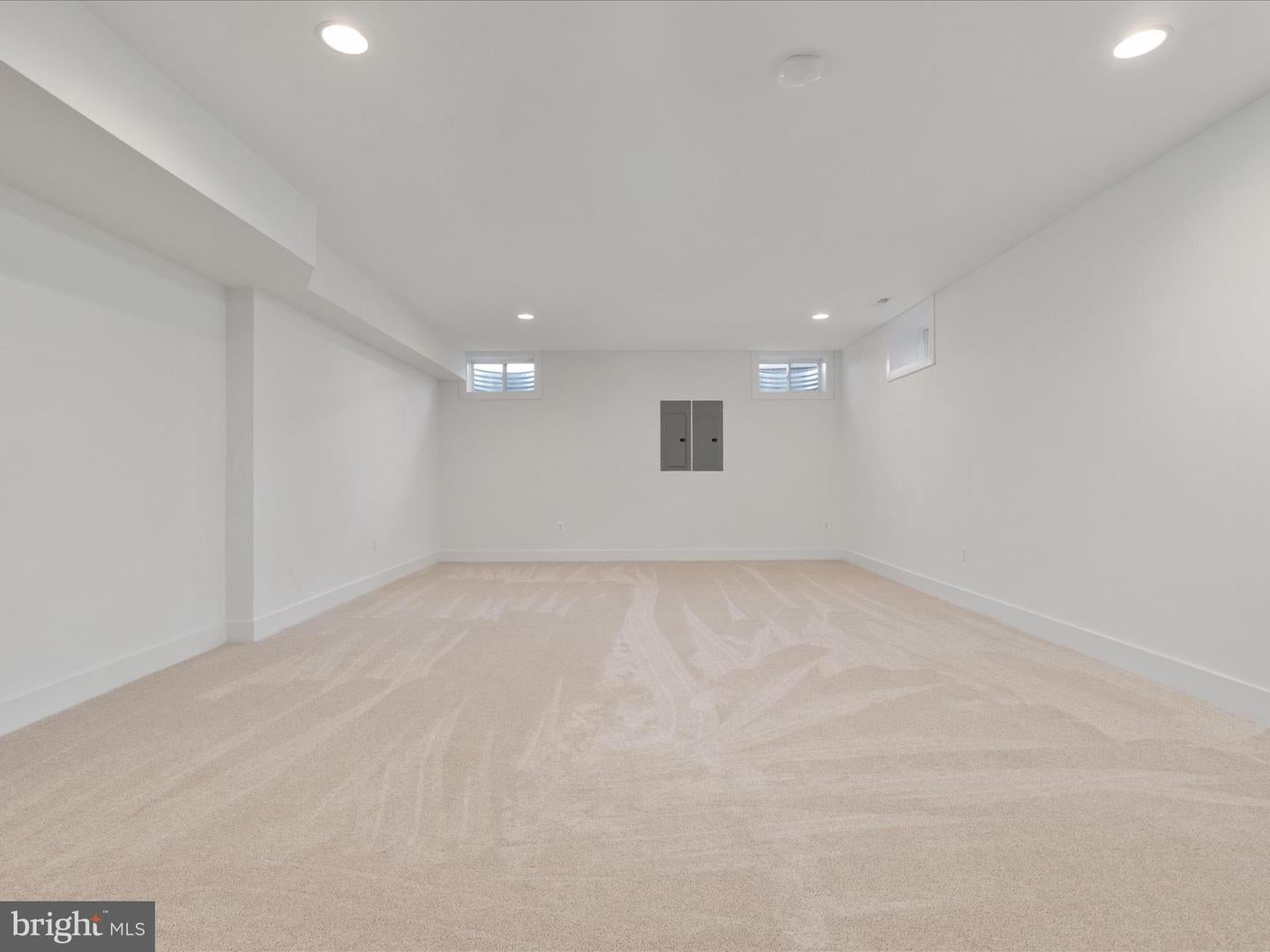 Oakton, Virginia, 22124, United States, 6 Bedrooms Bedrooms, ,6 BathroomsBathrooms,Residential,Active,1960120