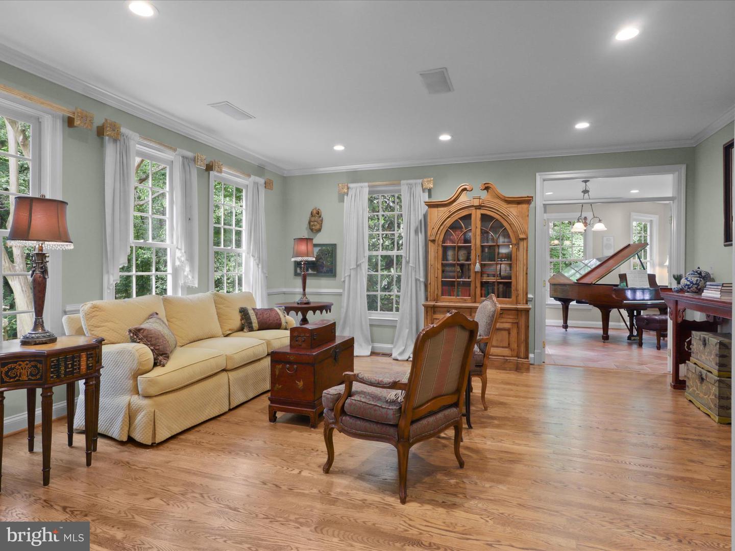 Fairfax Station, Virginia, 22039, United States, 5 Bedrooms Bedrooms, ,5 BathroomsBathrooms,Residential,Active,1943756