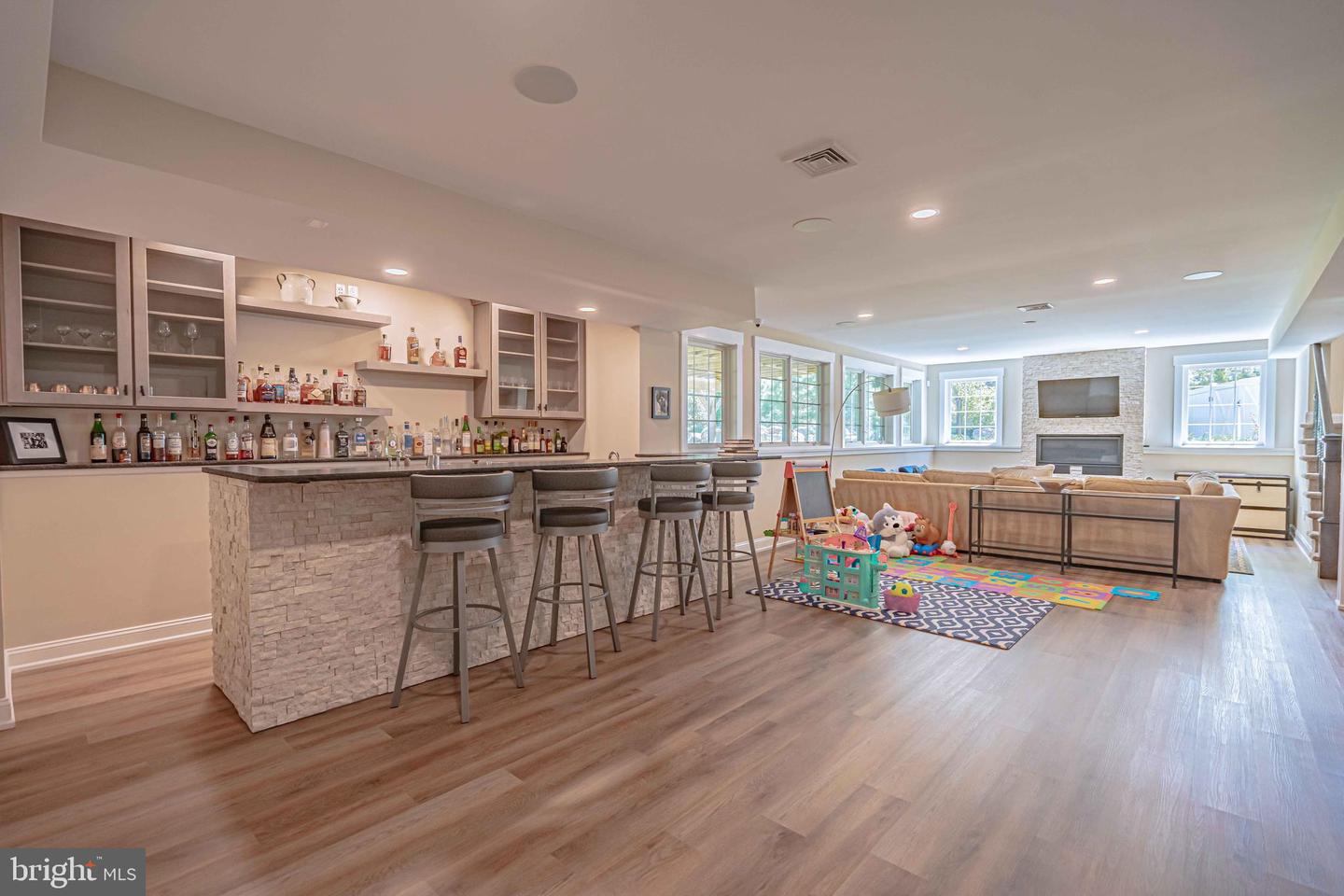 Bethlehem, Pennsylvania, 18020, United States, 4 Bedrooms Bedrooms, ,5 BathroomsBathrooms,Residential,Pending,1968396