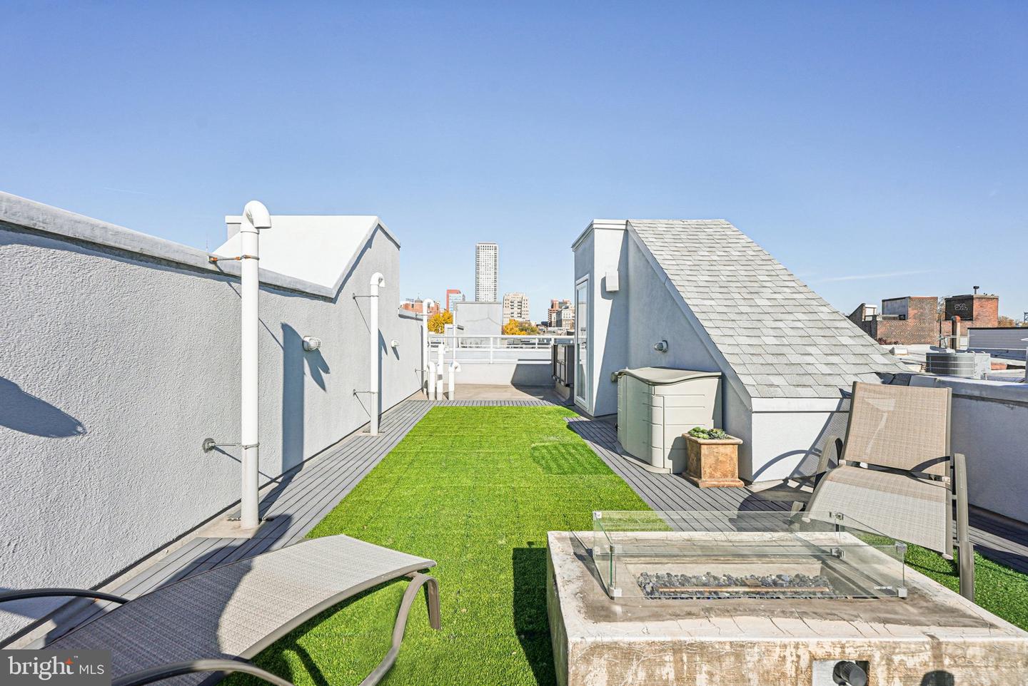 Philadelphia, Pennsylvania, 19147, United States, 4 Bedrooms Bedrooms, ,4 BathroomsBathrooms,Residential,Active,1999178