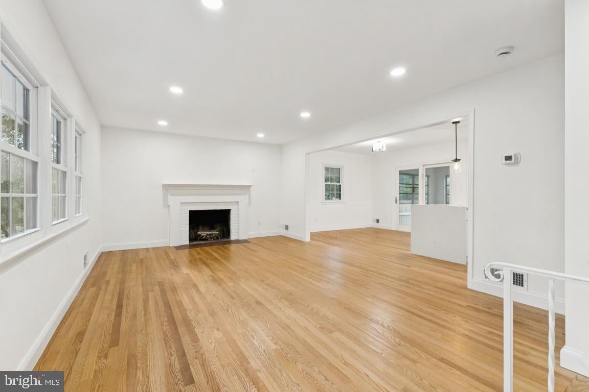 Arlington, Virginia, 22207, United States, 4 Bedrooms Bedrooms, ,3 BathroomsBathrooms,Residential,Active,1934775