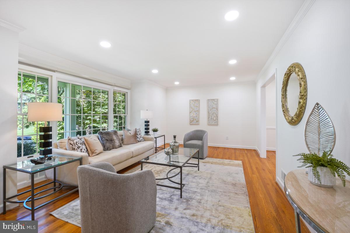 Potomac, Maryland, 20854, United States, 4 Bedrooms Bedrooms, ,3 BathroomsBathrooms,Residential,Active,1889030