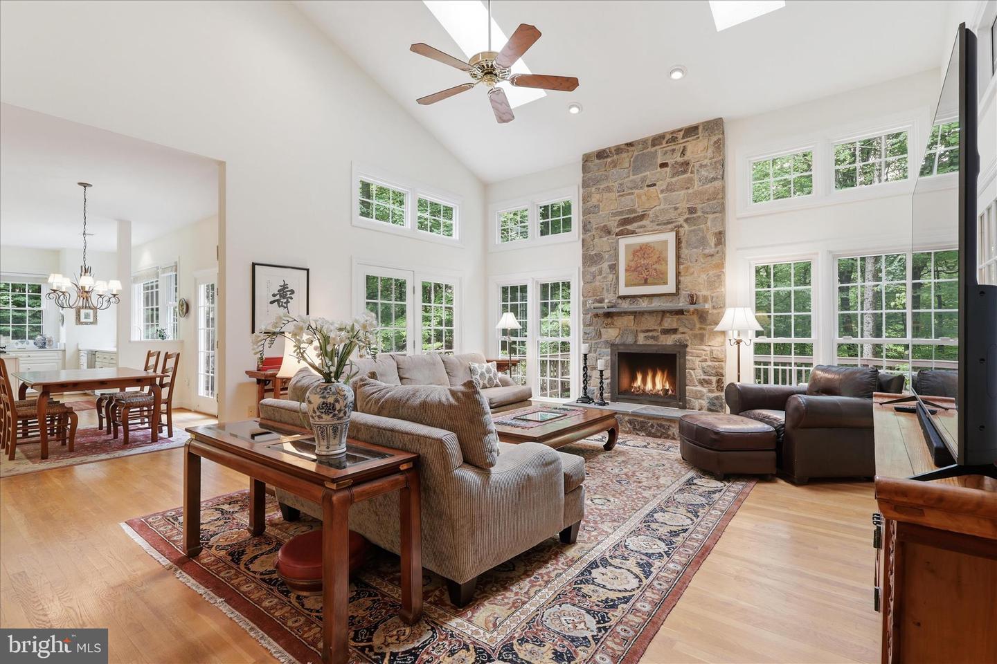 Oakton, Virginia, 22124, United States, 5 Bedrooms Bedrooms, ,5 BathroomsBathrooms,Residential,Pending,2045766