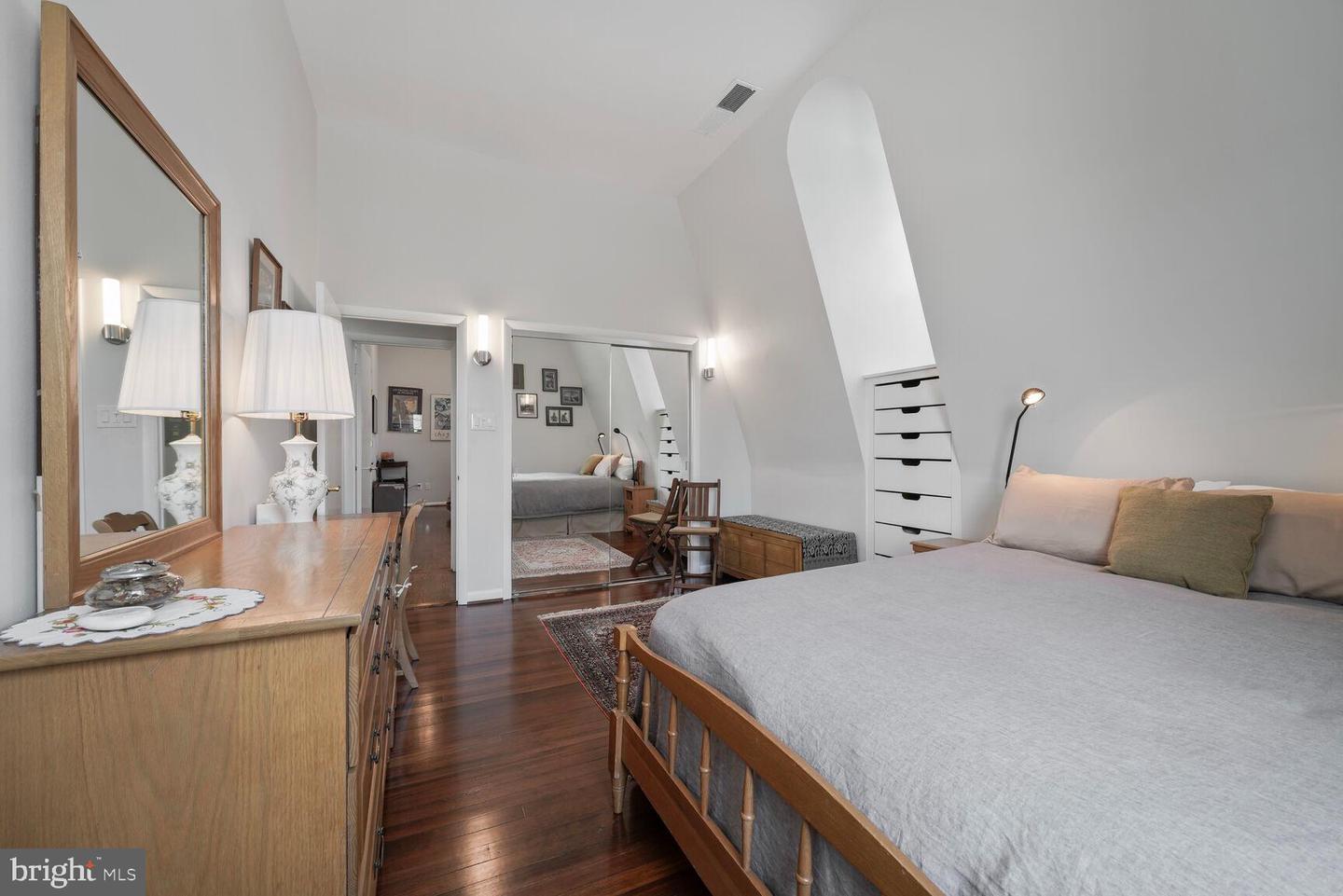 Alexandria, Virginia, 22314, United States, 2 Bedrooms Bedrooms, ,2 BathroomsBathrooms,Residential,Active,1929665