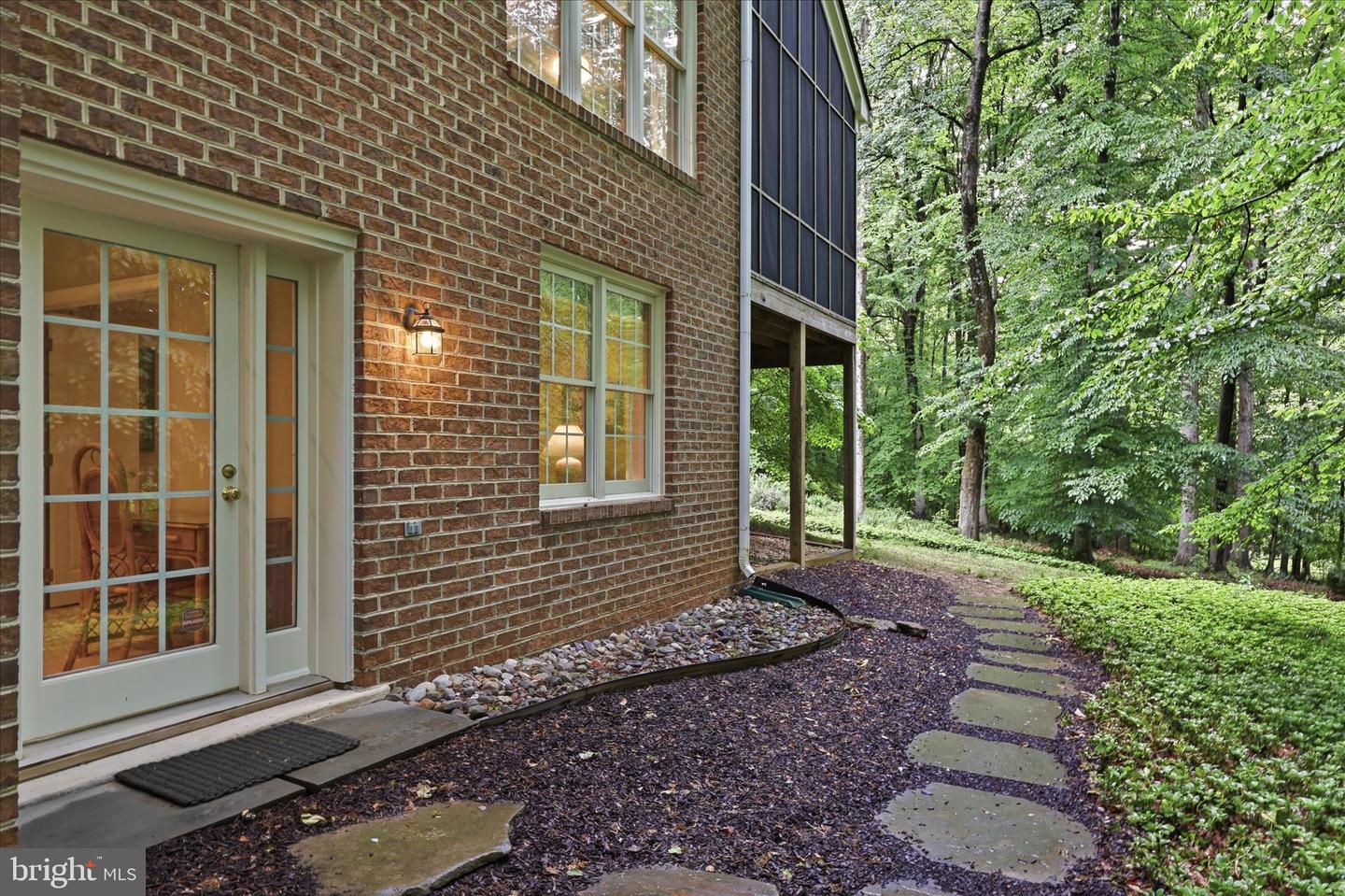 Oakton, Virginia, 22124, United States, 5 Bedrooms Bedrooms, ,5 BathroomsBathrooms,Residential,Pending,2045766