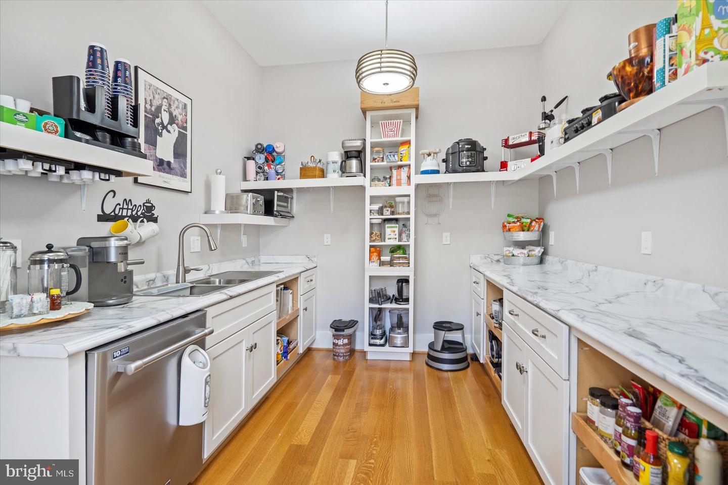 Middle River, Maryland, 21220, United States, 7 Bedrooms Bedrooms, ,7 BathroomsBathrooms,Residential,Active,1969646