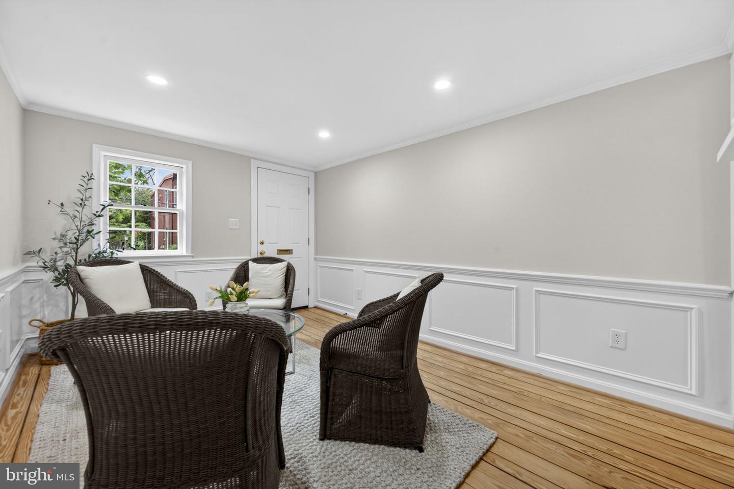 Alexandria, Virginia, 22314, United States, 3 Bedrooms Bedrooms, ,3 BathroomsBathrooms,Residential,Active,2044570