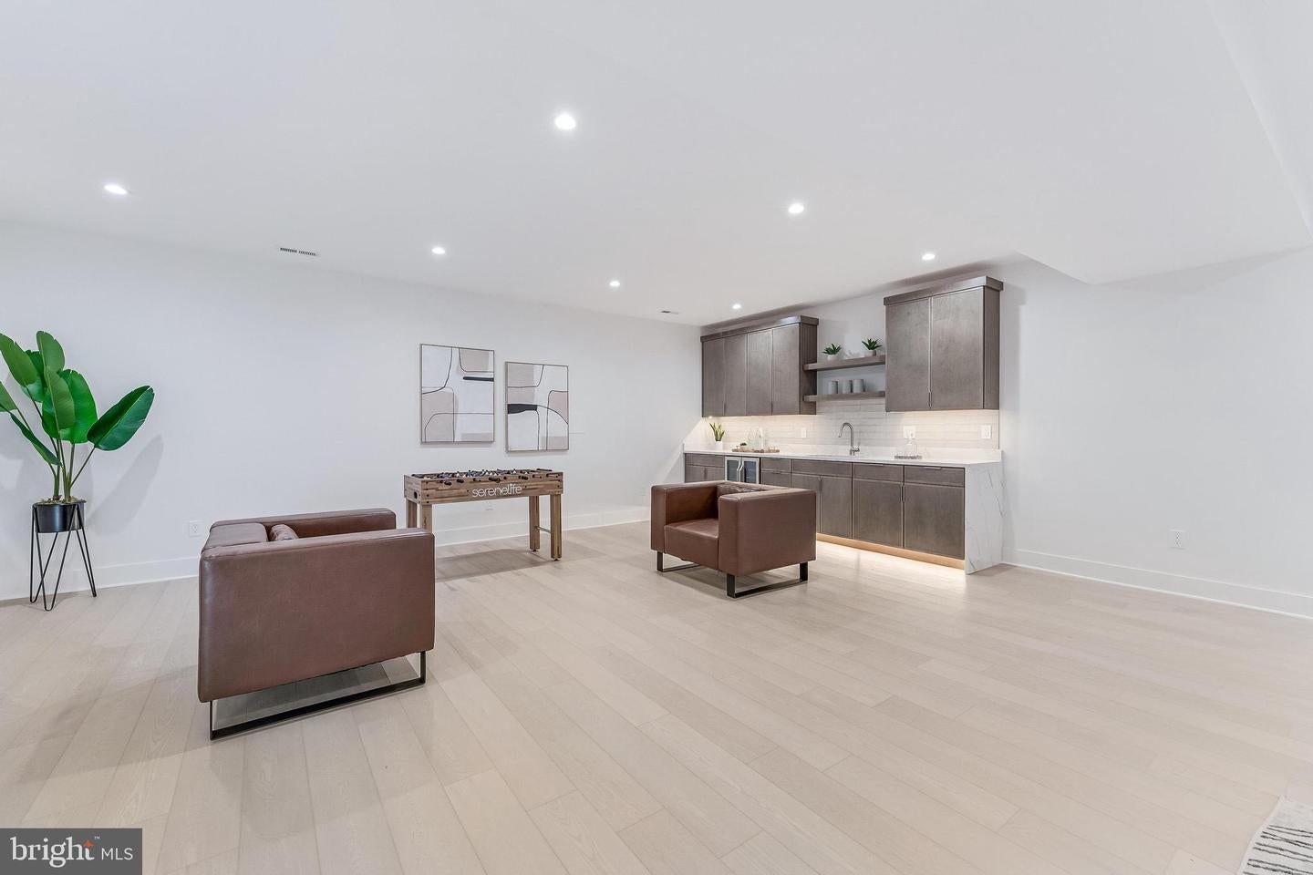Falls Church, Virginia, 22042, United States, 5 Bedrooms Bedrooms, ,5 BathroomsBathrooms,Residential,Active,1945048