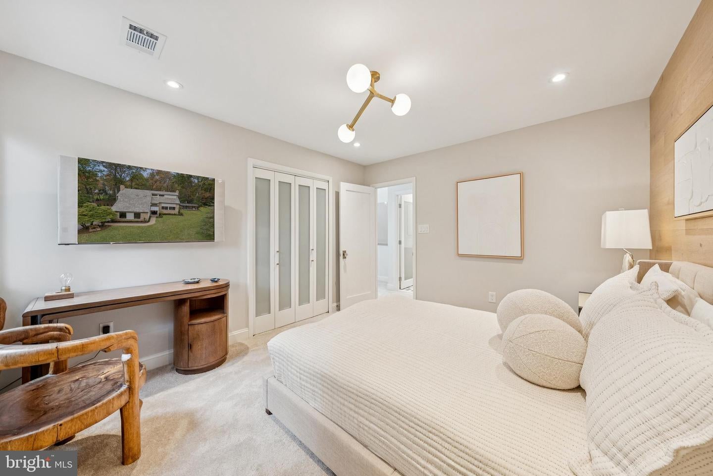 Oakton, Virginia, 22124, United States, 4 Bedrooms Bedrooms, ,4 BathroomsBathrooms,Residential,Active,1971783