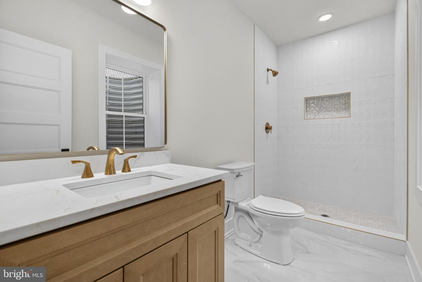 Warrenton, Virginia, 20187, United States, 5 Bedrooms Bedrooms, ,6 BathroomsBathrooms,Residential,Active,2006968