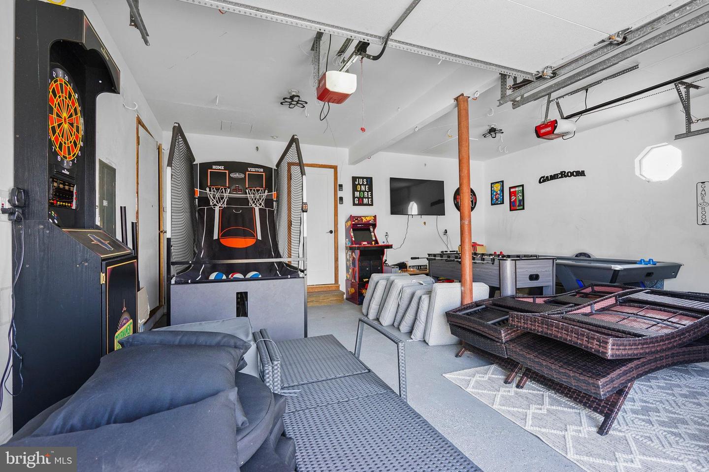 Manahawkin, New Jersey, 08050, United States, 4 Bedrooms Bedrooms, ,3 BathroomsBathrooms,Residential,Active,1885030