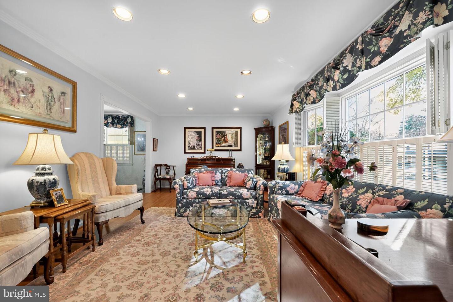 Potomac, Maryland, 20854, United States, 5 Bedrooms Bedrooms, ,4 BathroomsBathrooms,Residential,Active,1988709