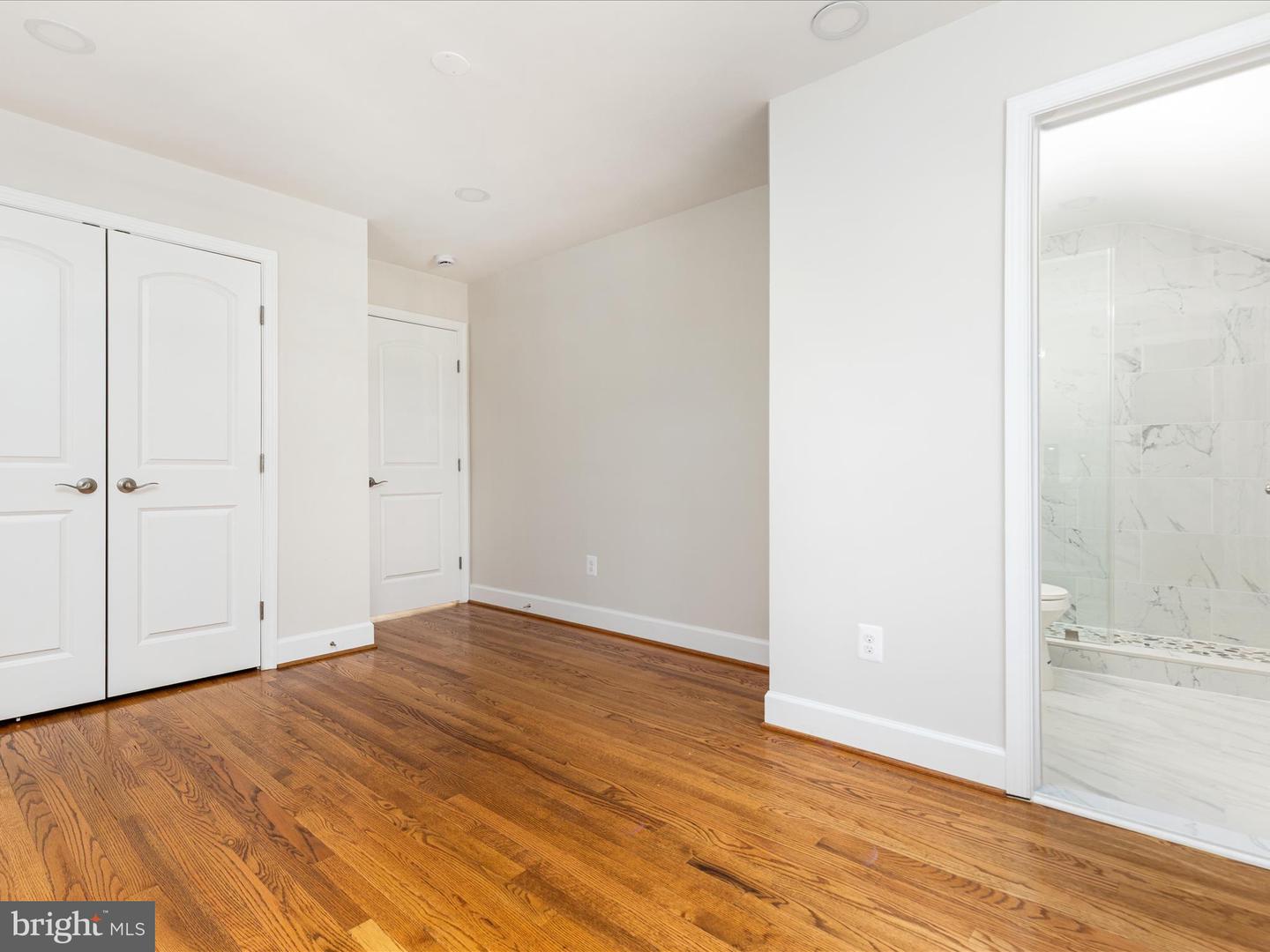 Arlington, Virginia, 22205, United States, 4 Bedrooms Bedrooms, ,4 BathroomsBathrooms,Residential,Active,1936390