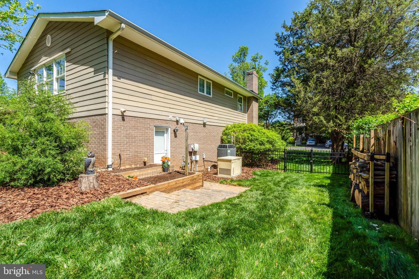Fairfax, Virginia, 22030, United States, 4 Bedrooms Bedrooms, ,3 BathroomsBathrooms,Residential,Active,2045005