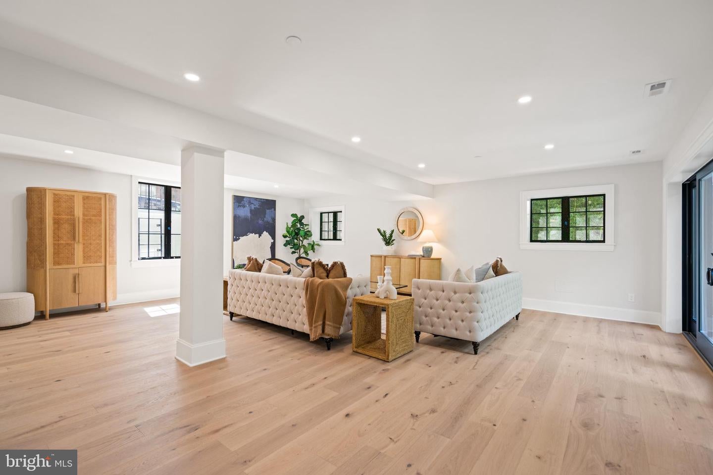 Washington, District Of Columbia, 20016, United States, 6 Bedrooms Bedrooms, ,8 BathroomsBathrooms,Residential,Active,1934802