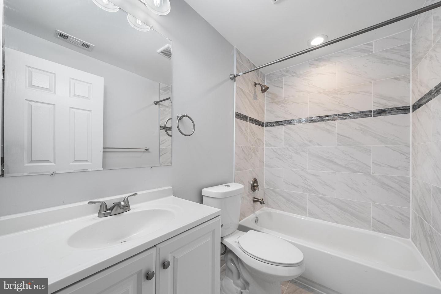 Clifton, Virginia, 20124, United States, 4 Bedrooms Bedrooms, ,4 BathroomsBathrooms,Residential,Active,2041351