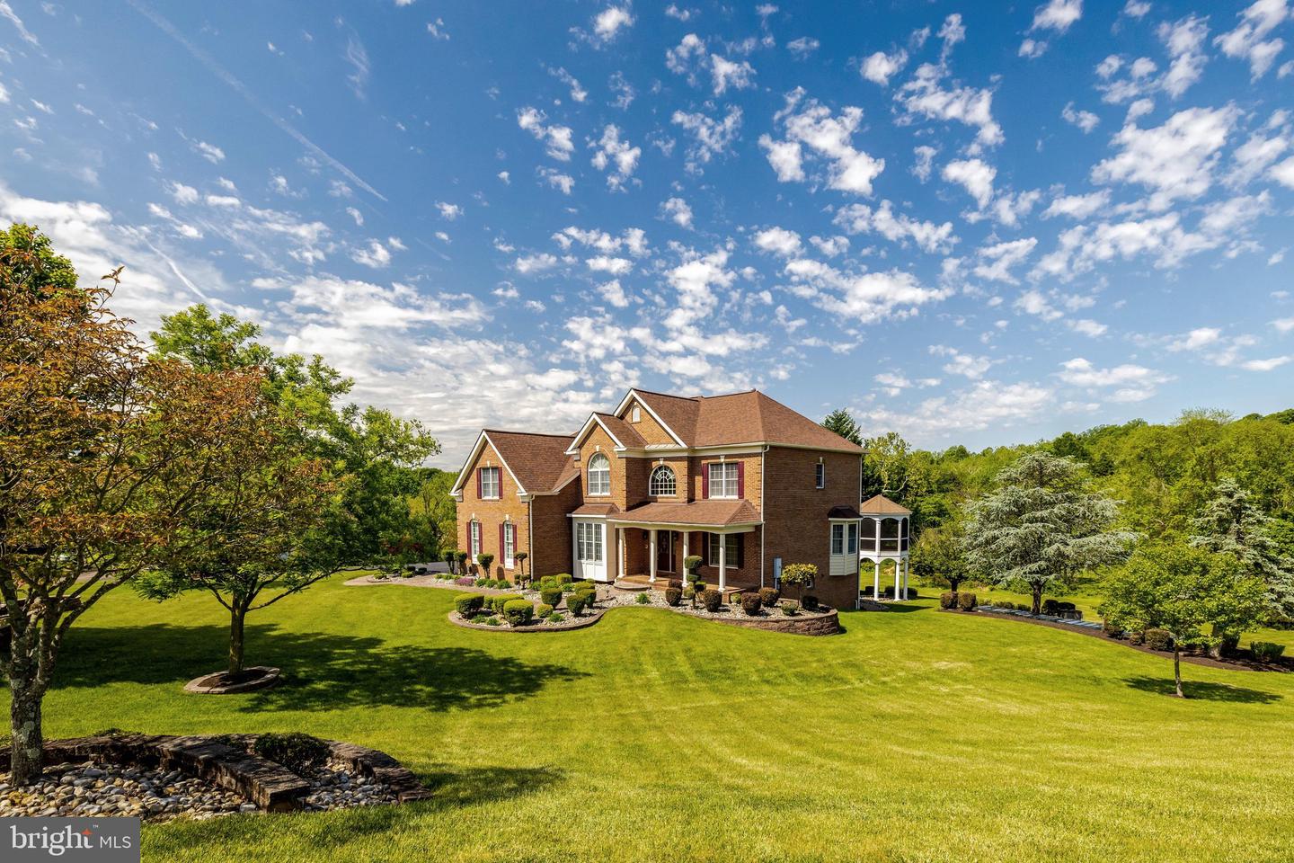 Leesburg, Virginia, 20175, United States, 5 Bedrooms Bedrooms, ,5 BathroomsBathrooms,Residential,Active,2021689
