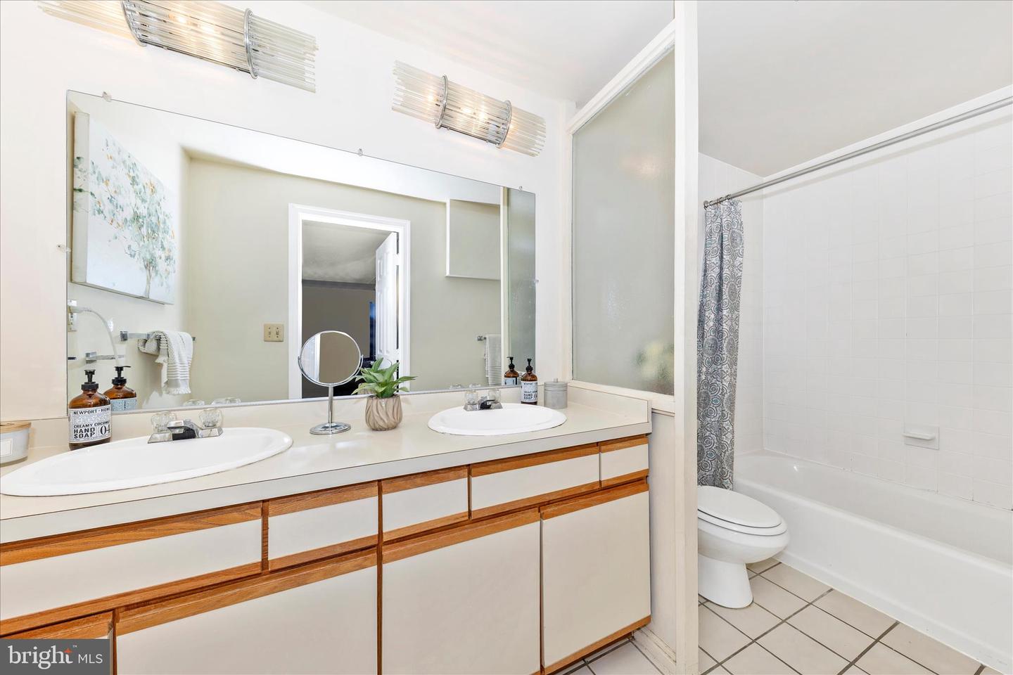 Potomac, Maryland, 20854, United States, 4 Bedrooms Bedrooms, ,5 BathroomsBathrooms,Residential,Active,2002617