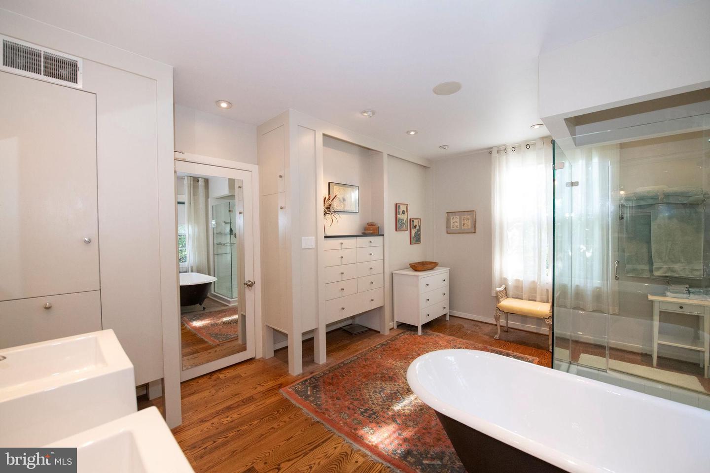 Philadelphia, Pennsylvania, 19118, United States, 2 Bedrooms Bedrooms, ,2 BathroomsBathrooms,Residential,Pending,1904167