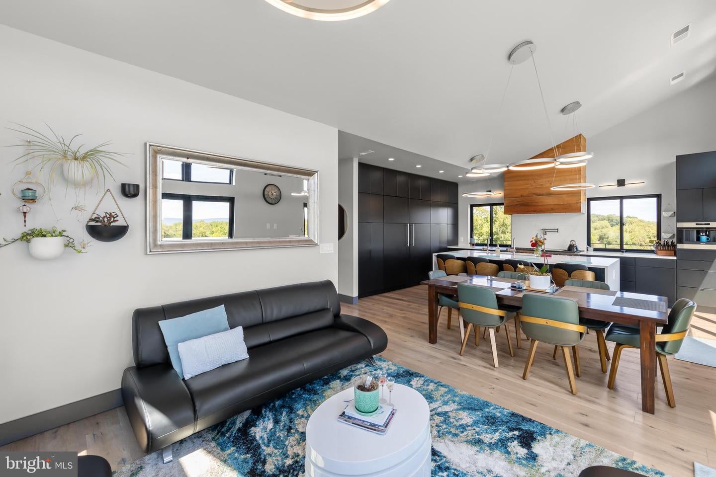 Berryville, Virginia, 22611, United States, 4 Bedrooms Bedrooms, ,4 BathroomsBathrooms,Residential,Active,1945547