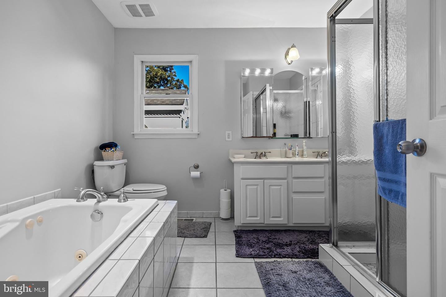 Delanco, New Jersey, 08075, United States, 5 Bedrooms Bedrooms, ,3 BathroomsBathrooms,Residential,Active,1914605