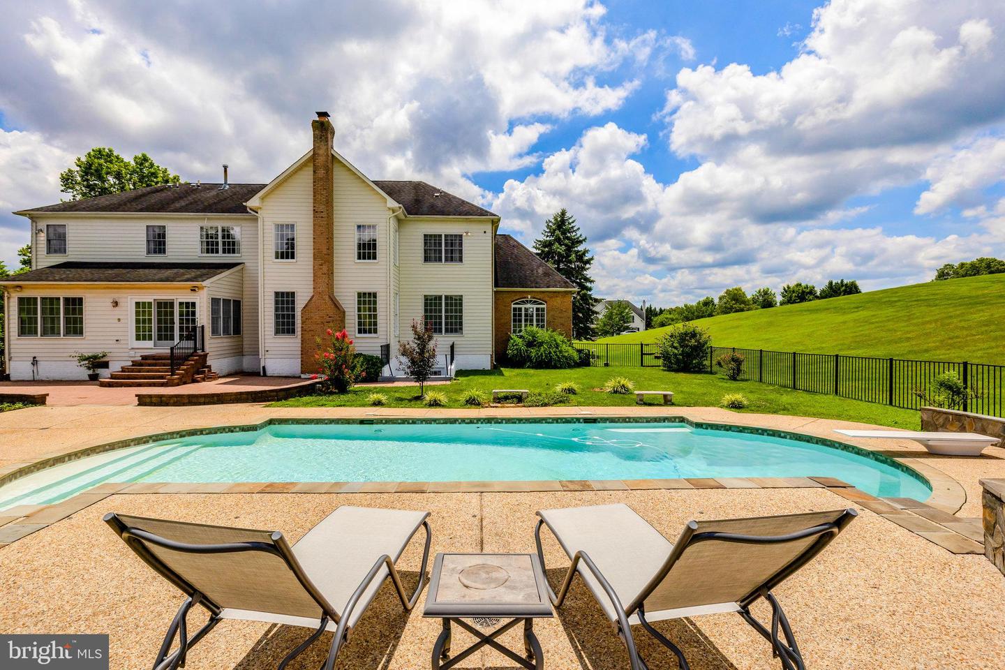 Leesburg, Virginia, 20175, United States, 4 Bedrooms Bedrooms, ,5 BathroomsBathrooms,Residential,Active,1894598