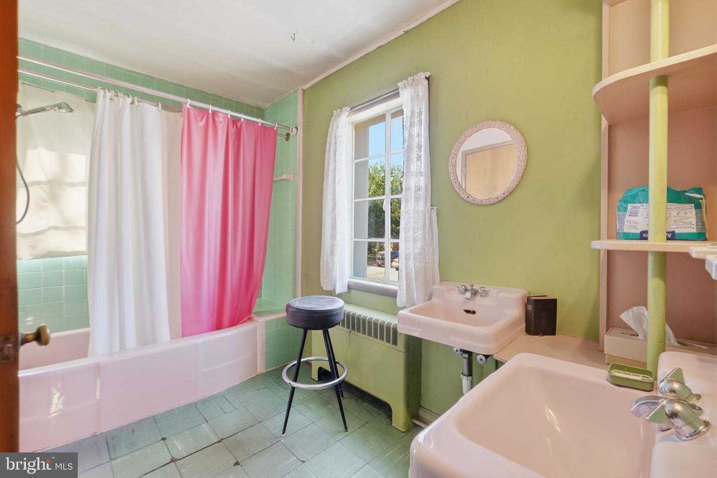 Laurel, Maryland, 20707, United States, 5 Bedrooms Bedrooms, ,6 BathroomsBathrooms,Residential,Active,2052098
