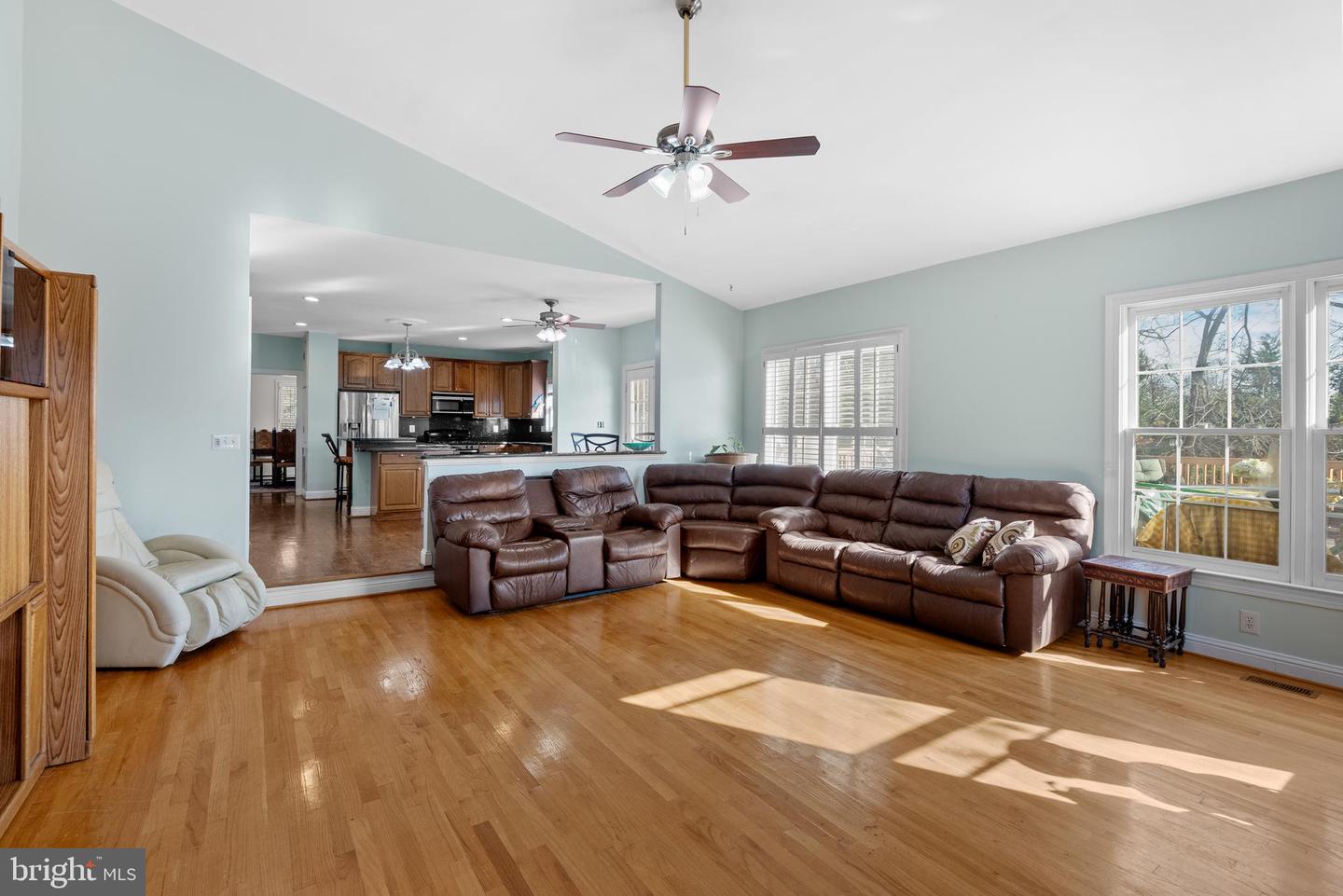 Gaithersburg, Maryland, 20879, United States, 5 Bedrooms Bedrooms, ,5 BathroomsBathrooms,Residential,Active,1999190