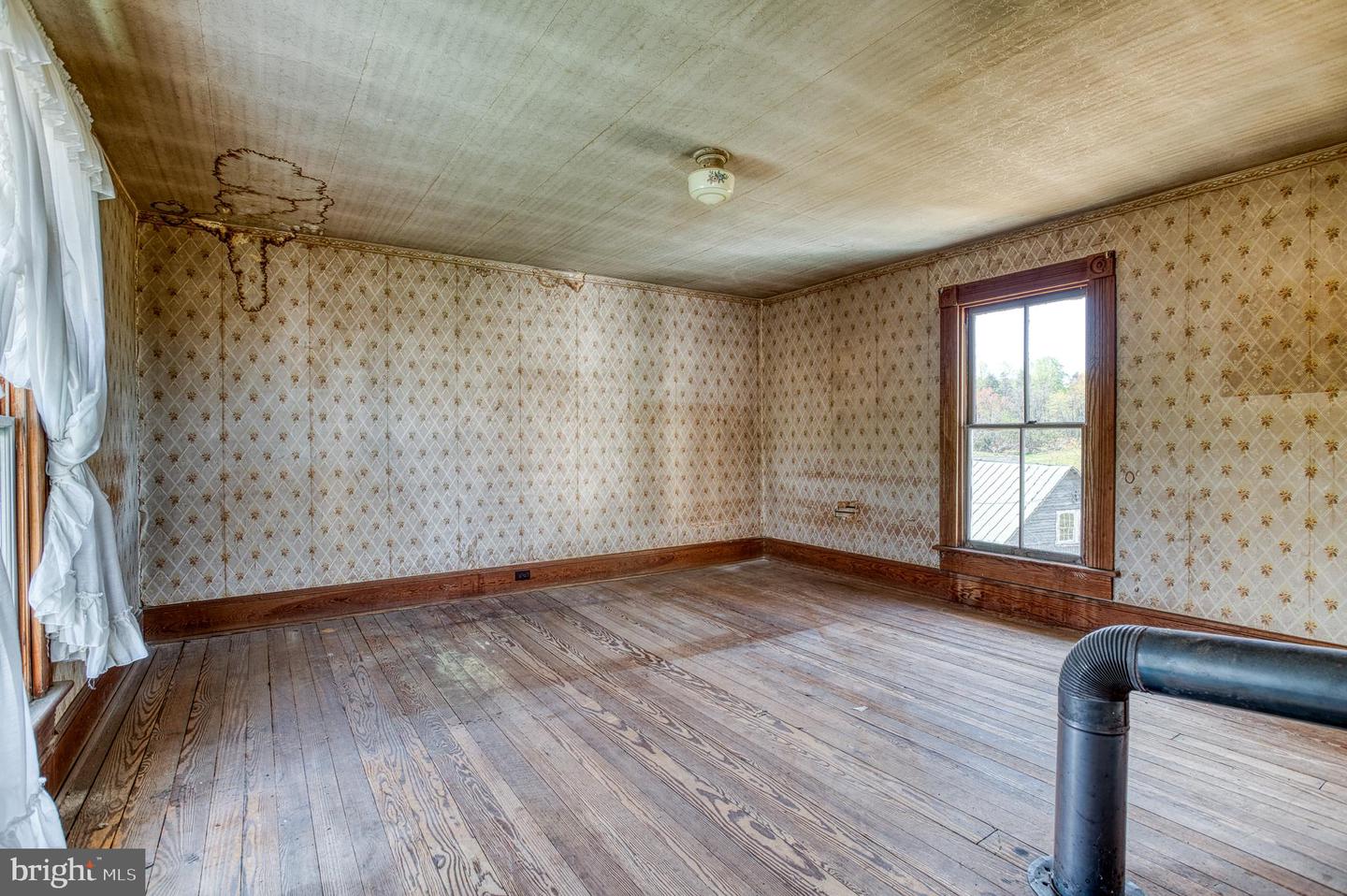 Culpeper, Virginia, 22701, United States, 4 Bedrooms Bedrooms, ,1 BathroomBathrooms,Residential,Active,1799358
