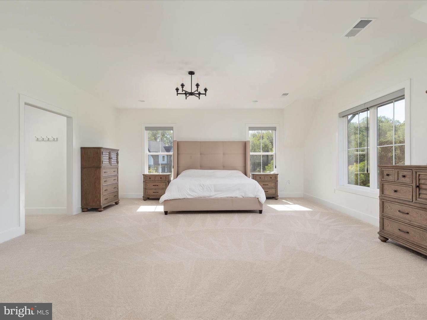 Oakton, Virginia, 22124, United States, 6 Bedrooms Bedrooms, ,6 BathroomsBathrooms,Residential,Active,1960120