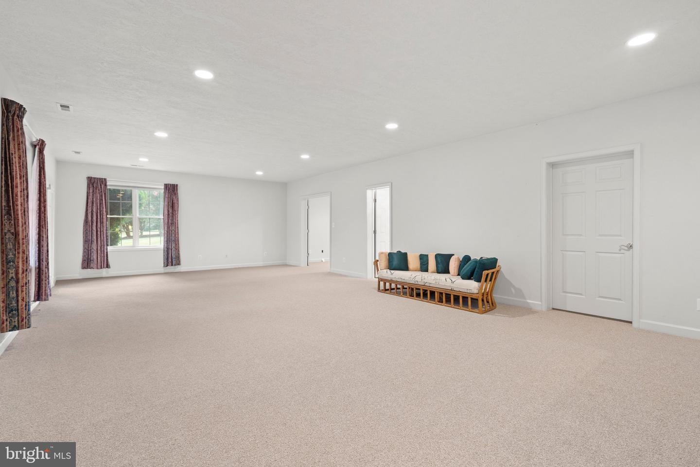 Oakton, Virginia, 22124, United States, 5 Bedrooms Bedrooms, ,5 BathroomsBathrooms,Residential,Active,1926902
