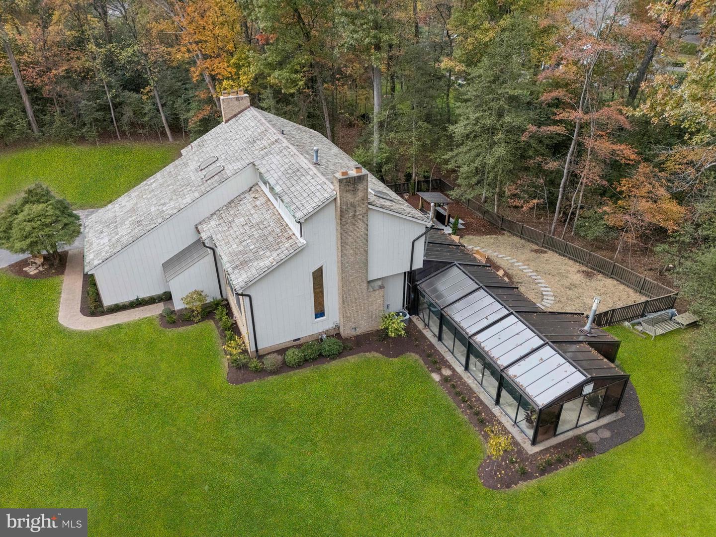 Oakton, Virginia, 22124, United States, 4 Bedrooms Bedrooms, ,4 BathroomsBathrooms,Residential,Active,1971783