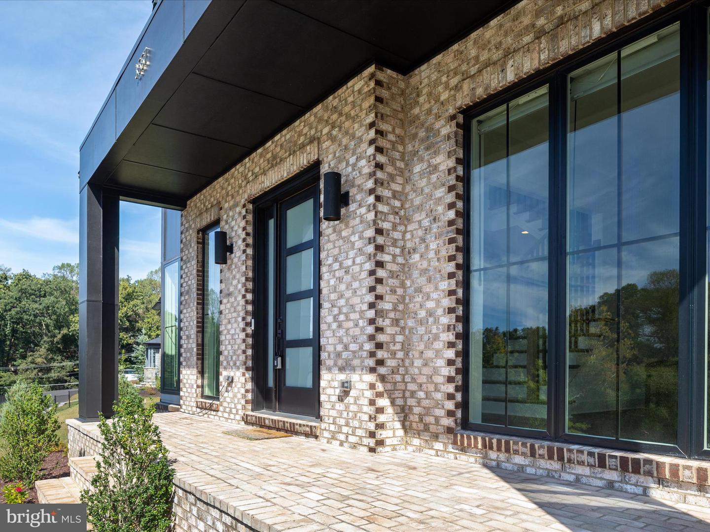 Oakton, Virginia, 22124, United States, 6 Bedrooms Bedrooms, ,6 BathroomsBathrooms,Residential,Active,1960120